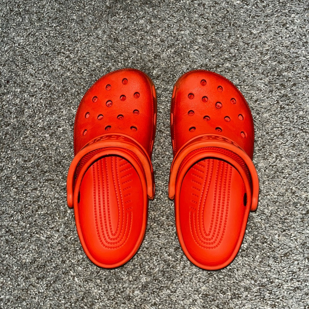 crocs